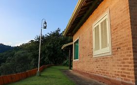 Recanto dos Beija flores, Chalé lantana b